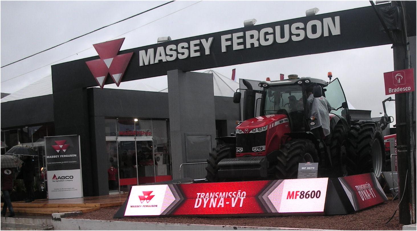 Registro fotográfico do acervo de campo — PM6U Expointer2013 11000x800mm Massey MF8600 04.