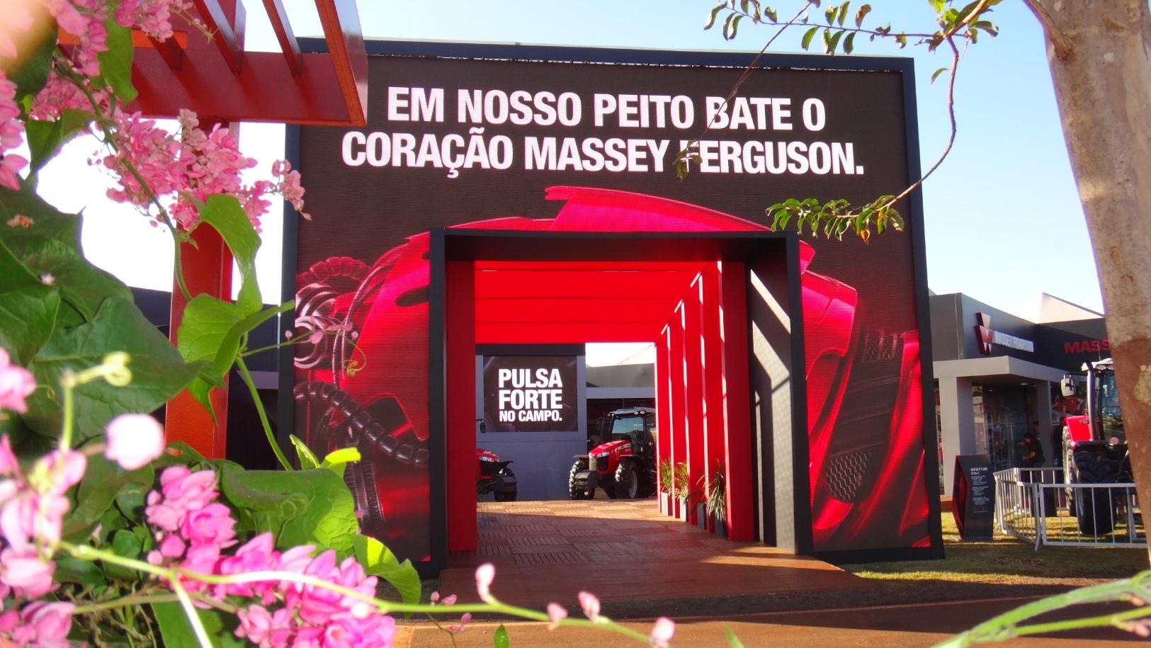 Registro fotográfico do acervo de campo — Portal 3,20x2,56m PM10U Inguz 033.