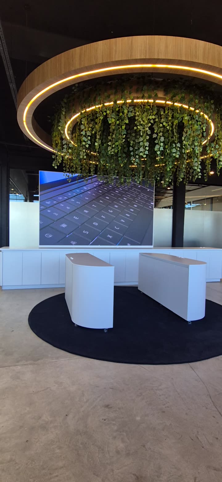 Painel de LED de grande formato instalado no espaço da Dell no Instituto Caldeira.